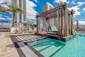 5 AMENITIES Luxury 1BR FRONT Intracoastal View Balcony Infinity edge poolAmazing Beach